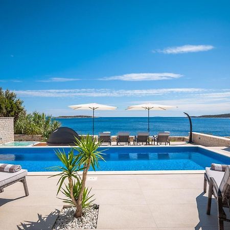Villa Carisma Island Vis Luaran gambar